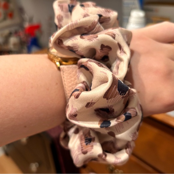 Anthropologie oversized scrunchie - Picture 2 of 2